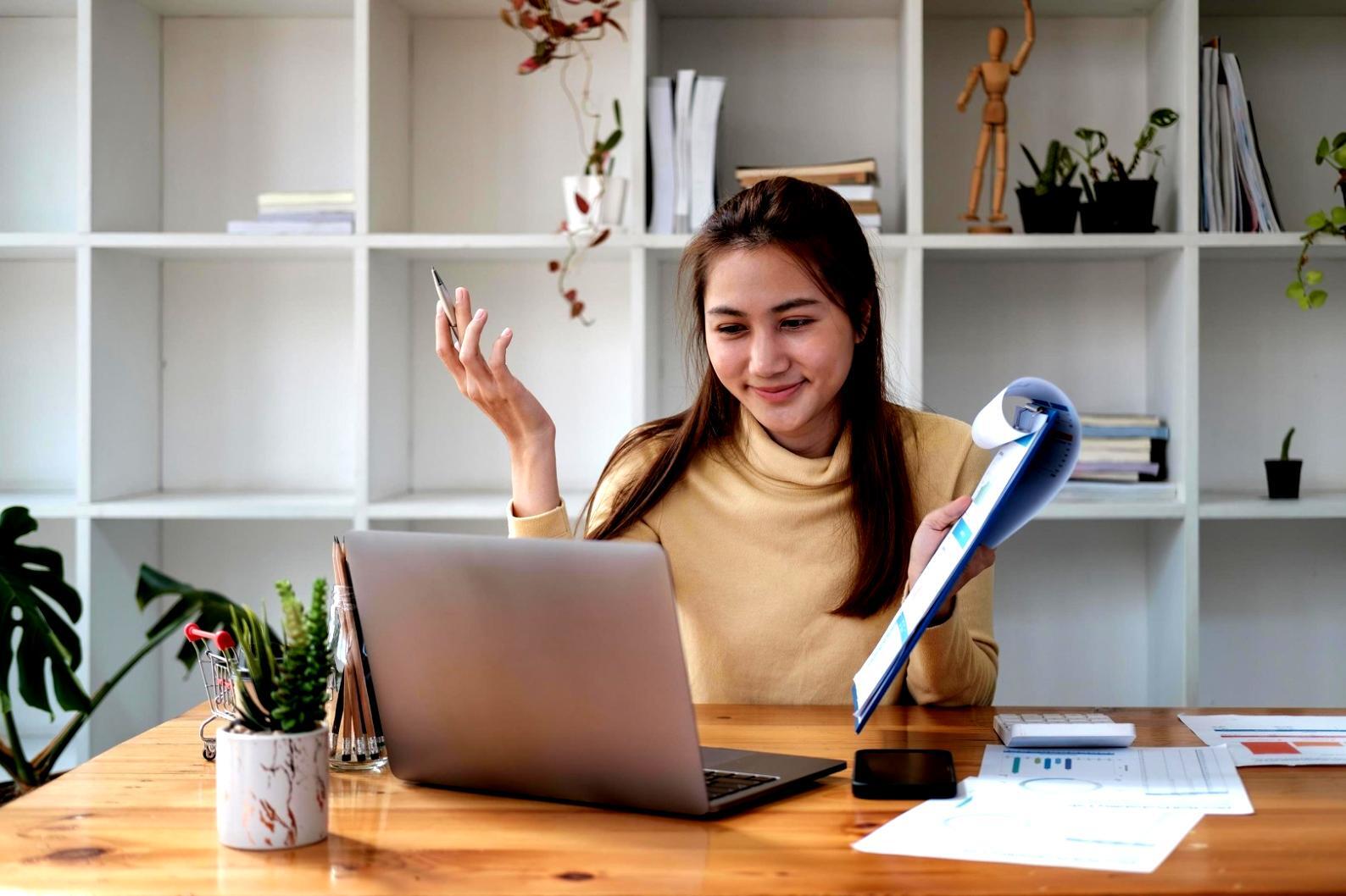 One-on-one consultation reviewing individual budget monitoring approach